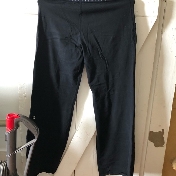 Bundle of older style lululemon pants - Picture 4 of 4